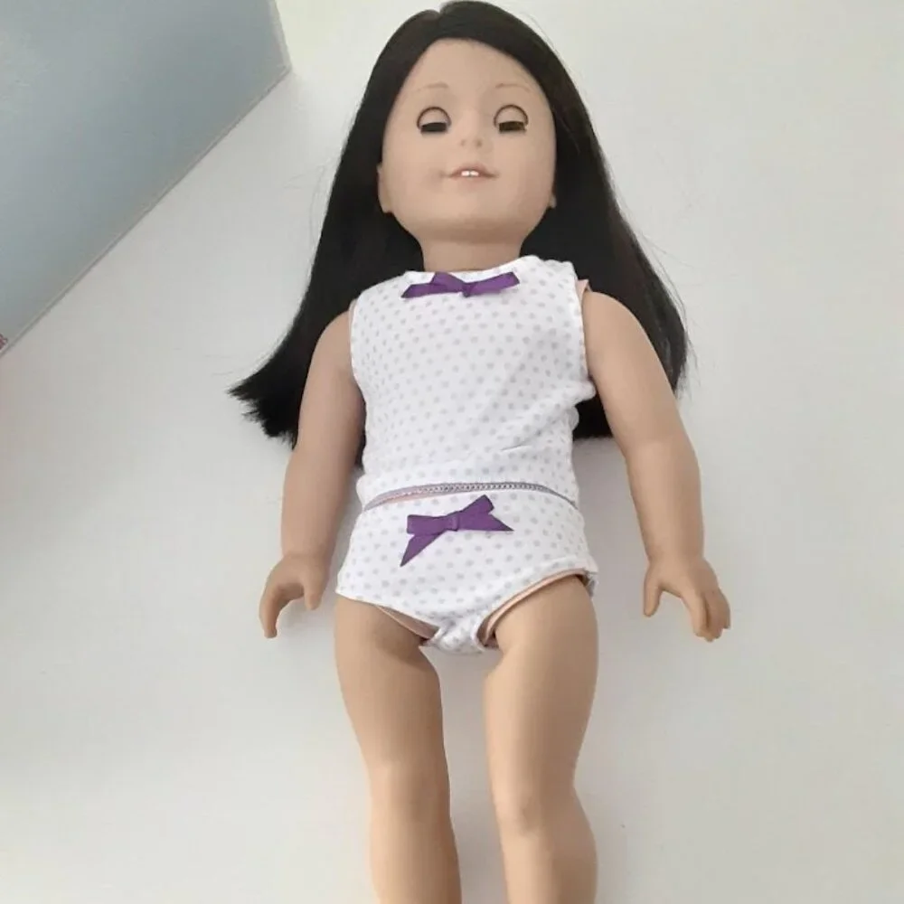 AMERICAN GIRL DOLL  - brown/ black hair, brown eyes - like new